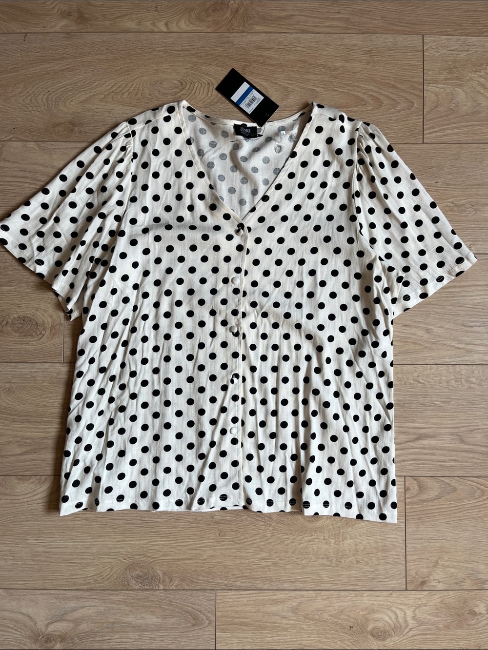 Jones New York Black Polka Dot V-Neck Button Front Top